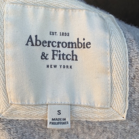 Abercrombie vest, Sz small, warm and cute - Picture 4 of 5